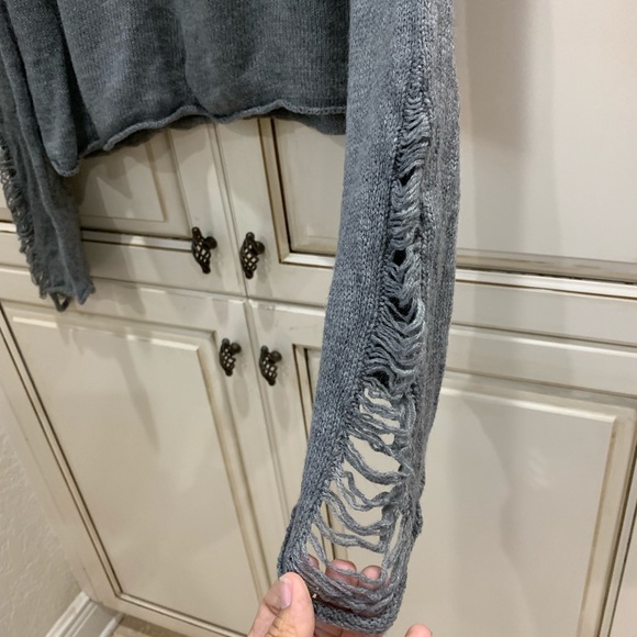 Women’s Distressed Sleeve sweater - Picture 2 of 4